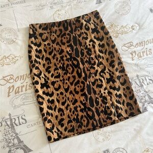 Stylish leopard print pencil skirt